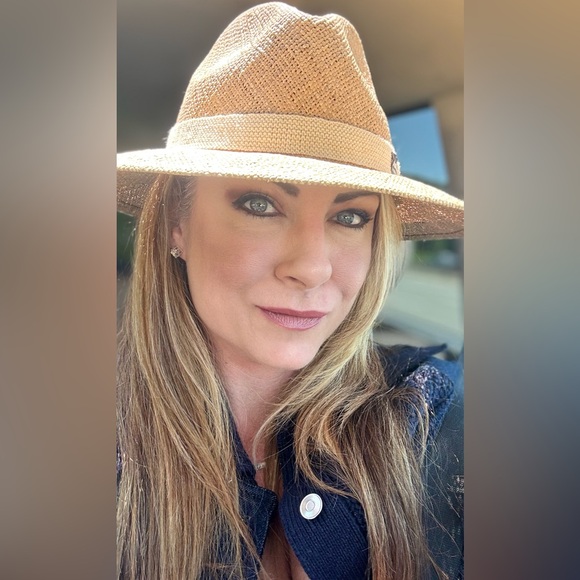 Meet your Posher, Juliana - Picture 1 of 1